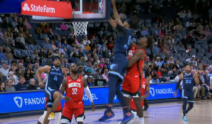 Gražiausias NBA nakties epizodas - galingas „Grizzlies“ puolėjo dėjimas (VIDEO)